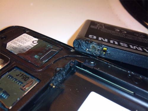 Samsung galaxy s2 esplode e prende fuoco L Xn2oWI