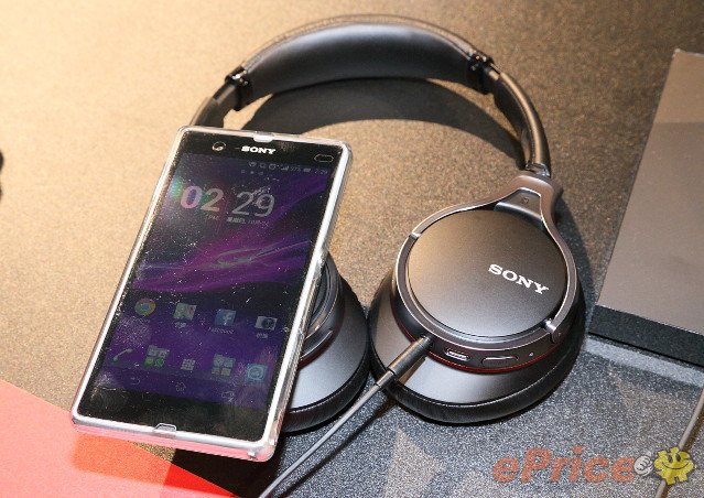 Sony Xperia Z1S si mostra in una nuova foto reale