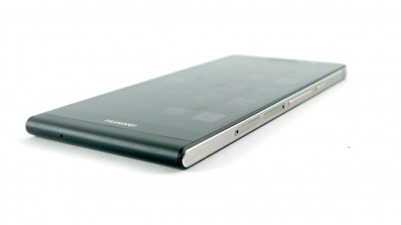 Huawei Ascend P7: foto dello smartphone nel suo design definitivo
