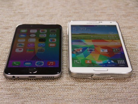 Apple iPhone 6 vs Samsung Galaxy S5 05