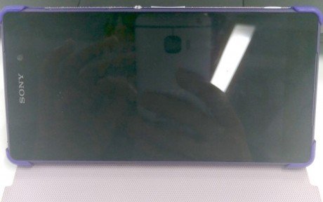 HTC One M9 Hima reflection 640x608