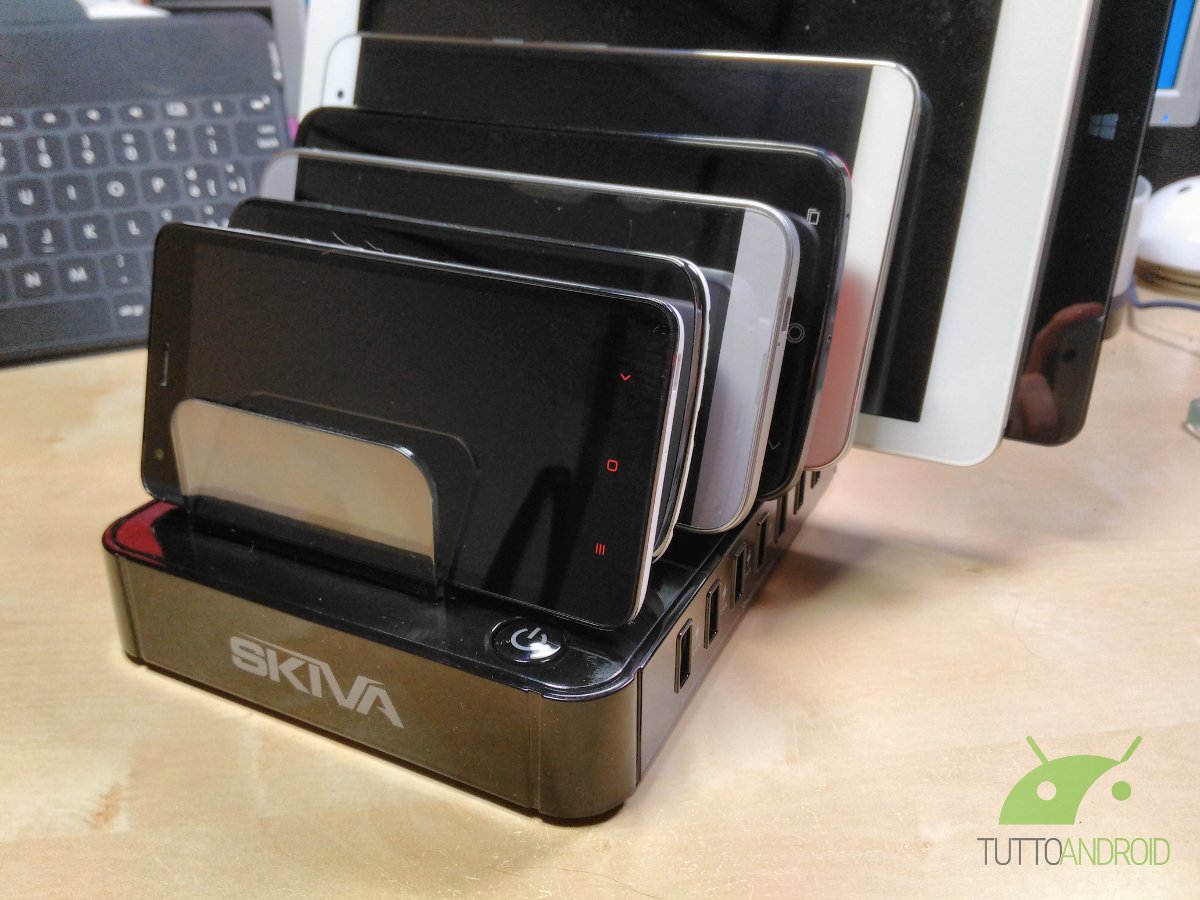 Recensione Skiva StandCharger: stazione di ricarica e docking station in uno