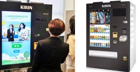Japan vending machine selfie e1445265886264