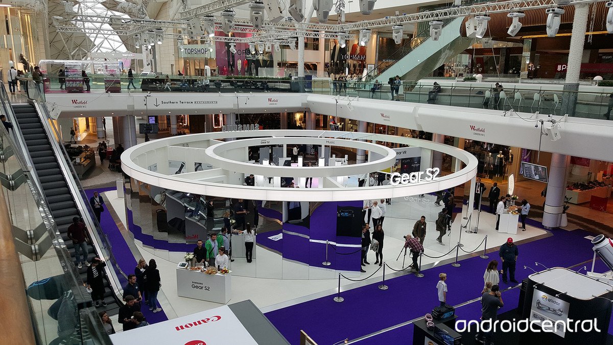 Samsung dà la possibilità di provare il Gear S2 al Westfield London