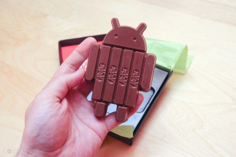Android shaped KitKat chocolate bars e1450108032263