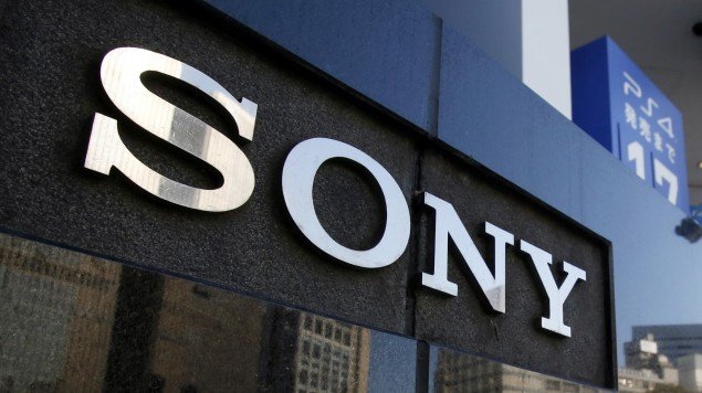 A logo of Sony Corp is seen outside its showroom in Tokyo February 5, 2014. Japanese electronics maker Sony Corp warned it expects a net loss of 110 billion yen ($1.1 billion) this fiscal year as it absorbs restructuring costs linked to its moves to exit the personal computer business. Picture taken February 5, 2014. REUTERS/Yuya Shino (JAPAN - Tags: BUSINESS LOGO) - RTX18A18