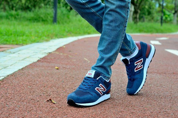 New Balance 670 Mens Shoes in Navy with Red Logo_13