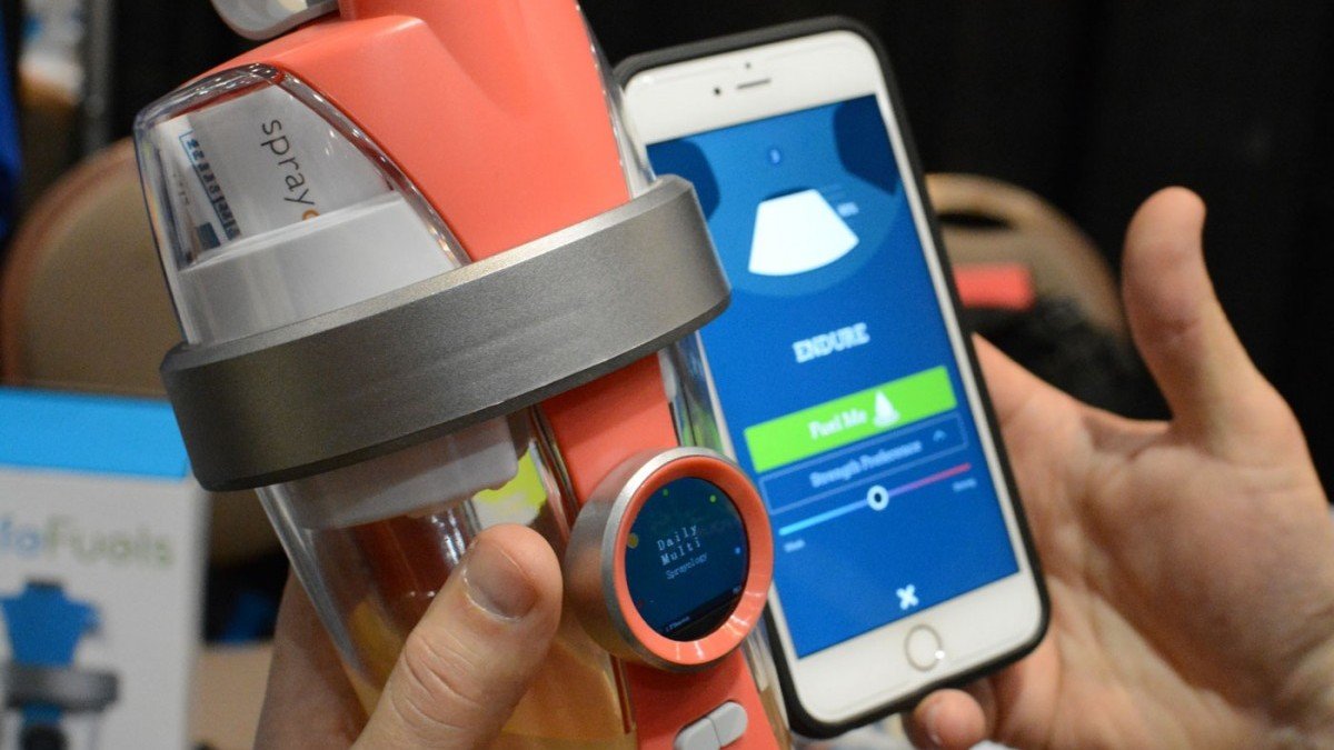 LifeFuels è una bottiglia smart con display e Bluetooth