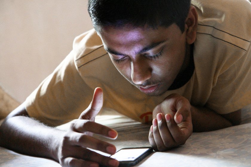 Smartphone user india 840x560