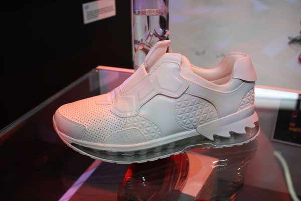 lenovo_smart_shoe_1