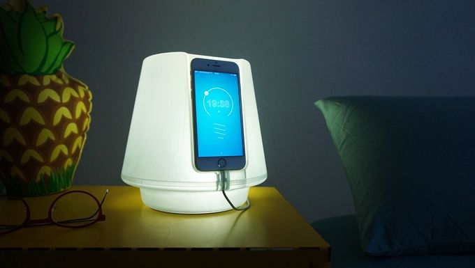UpLamp è la lampada che usa il flash del vostro smartphone per illuminare