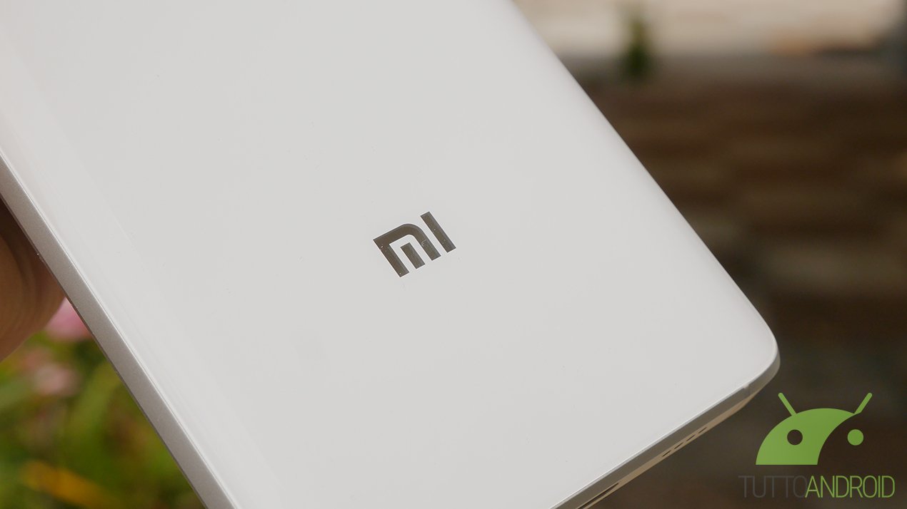 Xiaomi 16 forse avrà un display più ampio