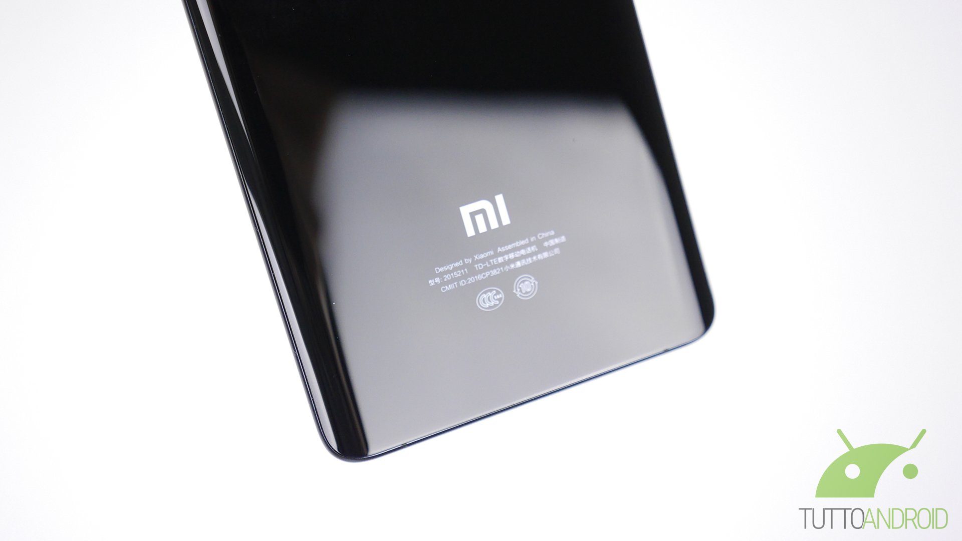 Xiaomi Mi 6: probabili tre varianti, una in ceramica e schermo QHD dual edge