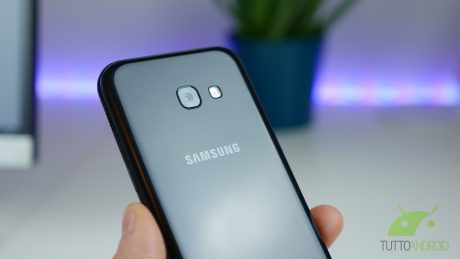 Nuove immagini per Galaxy J7 2017 mentre si avvicinano Nougat per A5 2017 e Bixby Voice negli USA