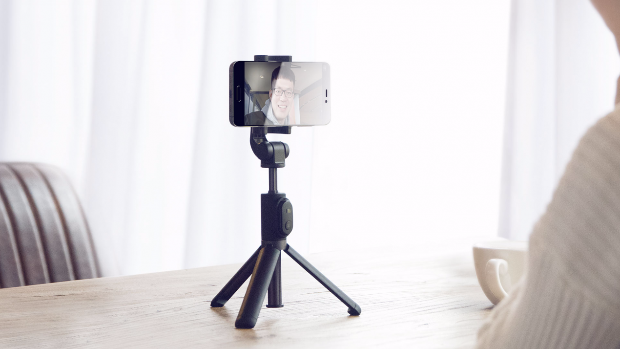 Xiaomi presenta il selfie stick di terza generazione, con treppiede e telecomando