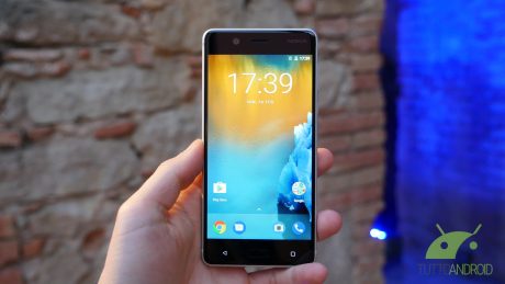 Nokia 6 sottoposto a un test di resistenza (riceverà patch mensili con Nokia 5 e 3)