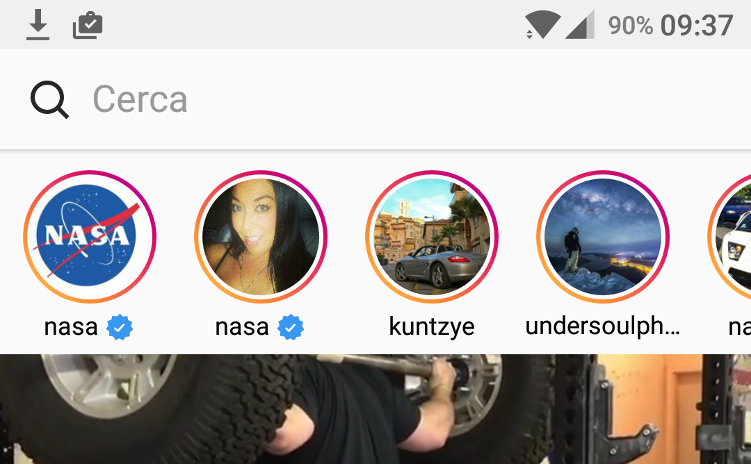 Instagram introduce una status bar con le icone nere in beta