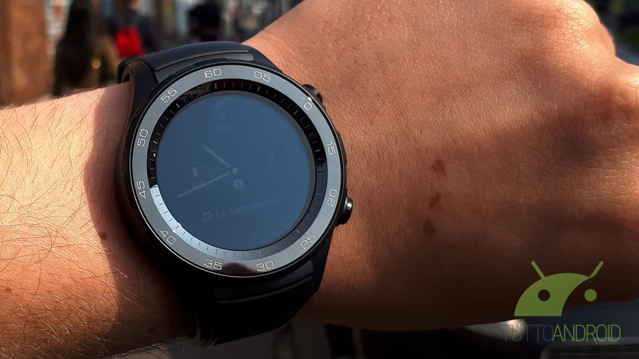 Huawei Watch 2 è arrivato in Italia nella versione Sport Bluetooth a 329 euro