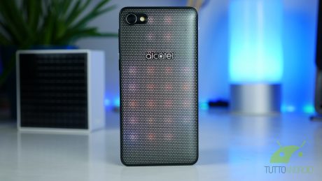 Recensione Alcatel A5 LED : idea originale - realizzazione da rivedere