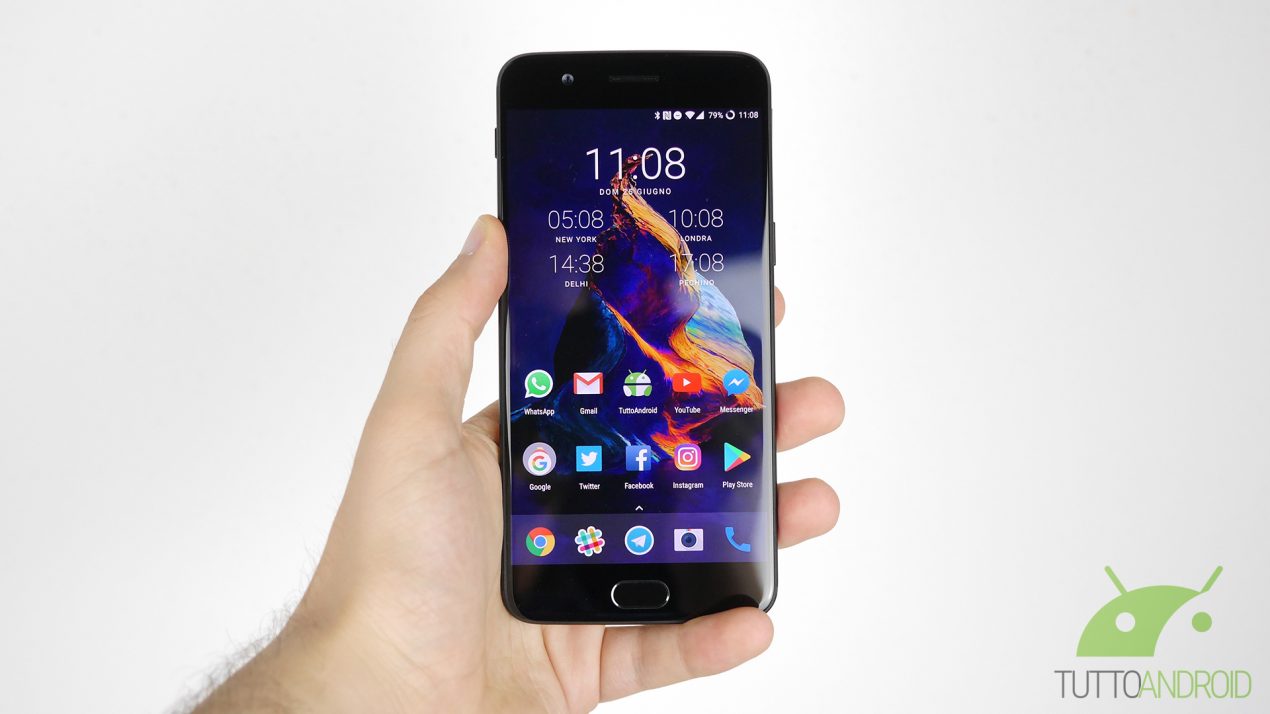 La somiglianza tra OnePlus 5 e iPhone 7 Plus alla base di 