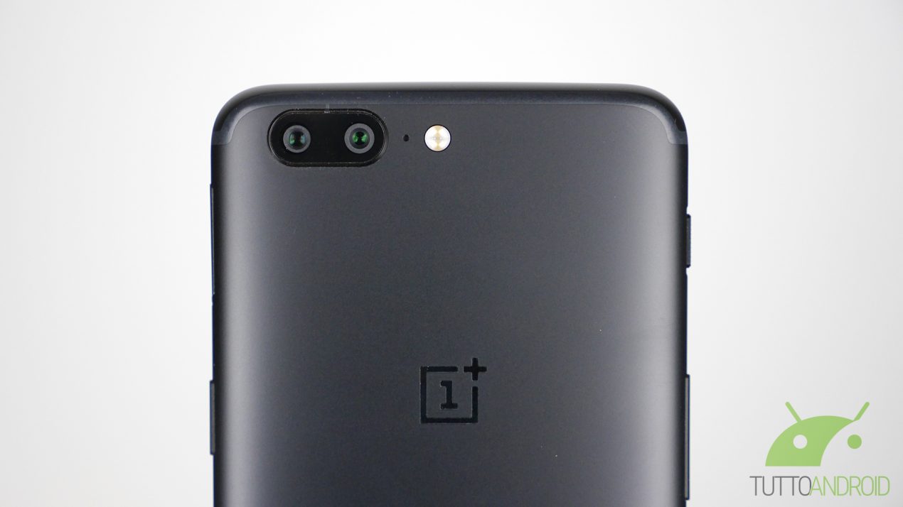 OnePlus 5 è parzialmente resistente all'acqua, parola del product manager