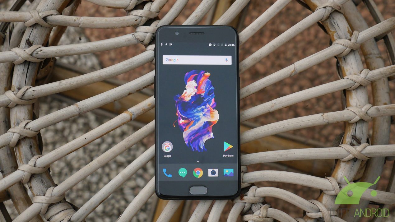 OnePlus 5 è già doppio aggiornamento: le prime critiche social OnePlus 5 è già doppio aggiornamento: le prime critiche social