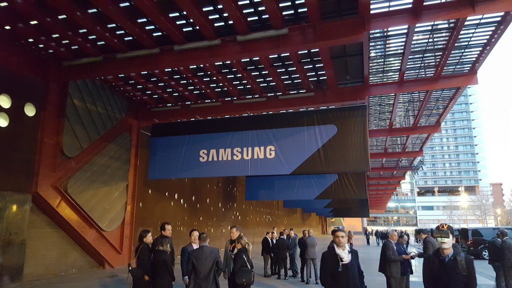 Samsung sign new