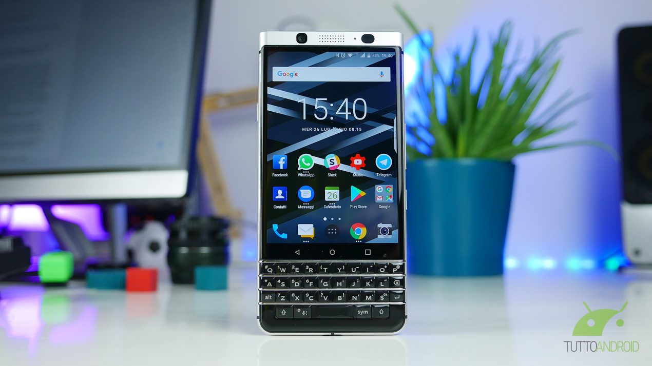 Recensione BlackBerry KEYone: tastiera fisica per professionisti e nostalgici