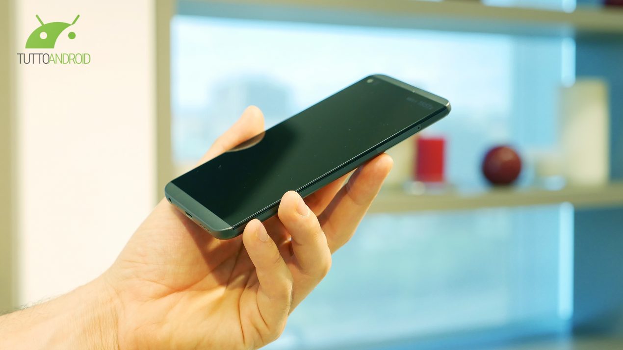Primo contatto con LG Q8, la nostra anteprima video del redivivo top di gamma coreano