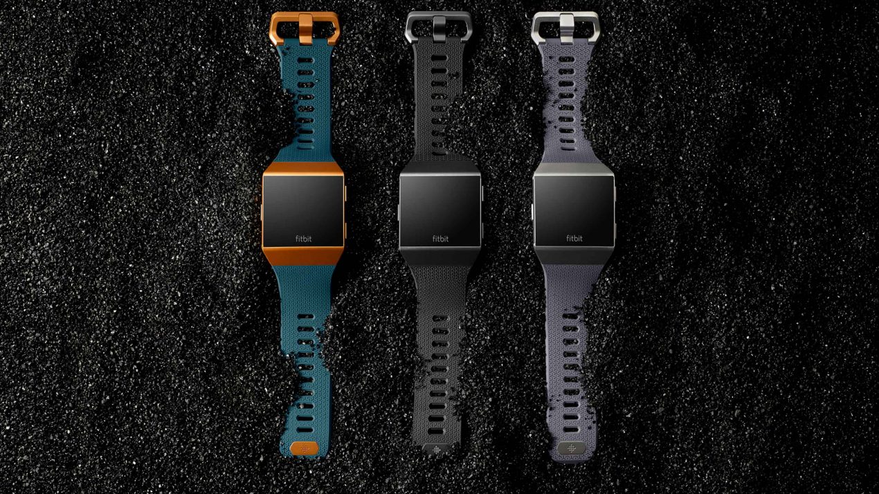 Fitbit presenta lo smartwatch Ionic, le cuffie Bluetooth Flyer e la bilancia Aria 2