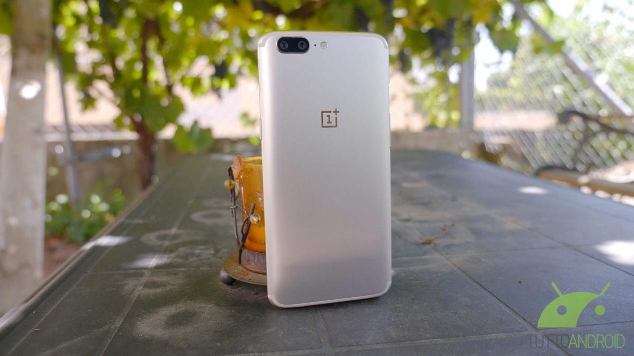 OnePlus 5, sarà la versione gold quella con la nuova colorazione? OnePlus 5, sarà la versione gold quella con la nuova colorazione?