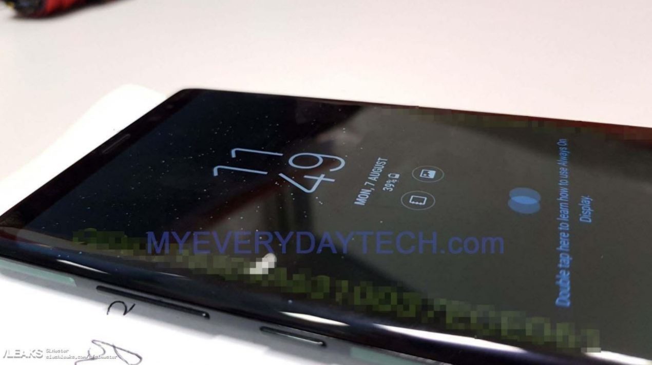 Samsung Galaxy Note 8 si mostra in varie foto reali, confermando il suo design