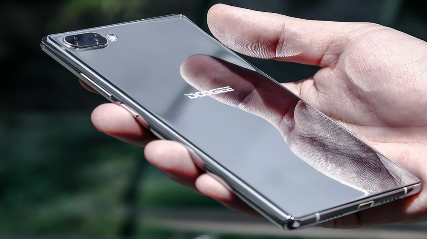 DOOGEE MIX sta per arrivare nell'edizione limitata Exploring Silver