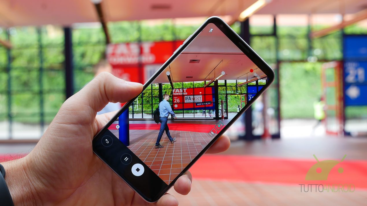 LG V30: 3 motivi per acquistarlo e 3 per non farlo (foto e video)