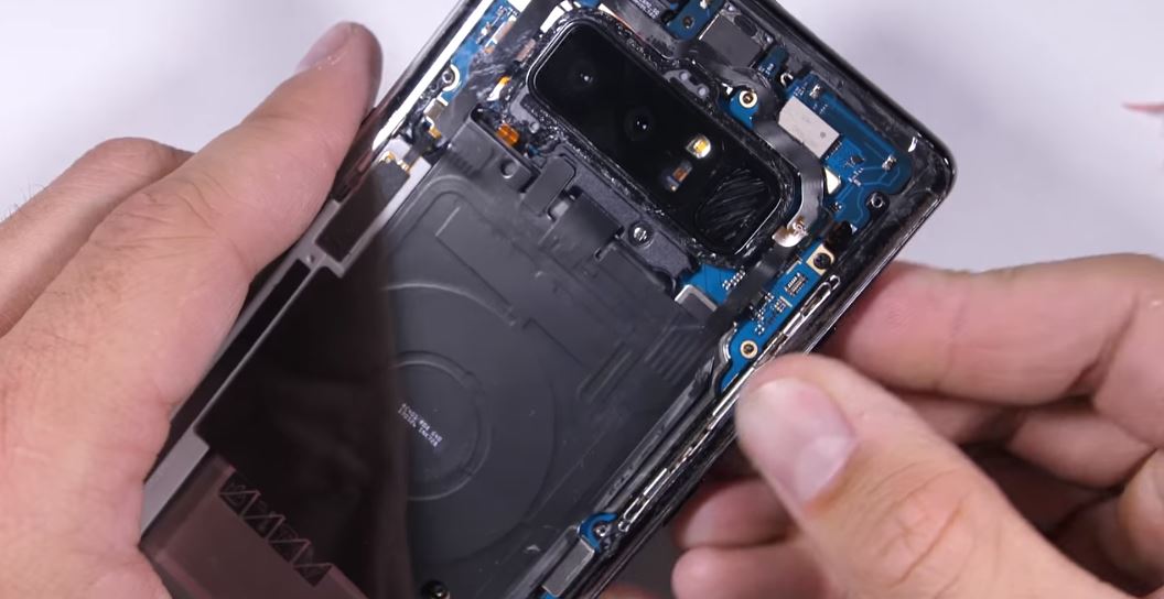 Samsung Galaxy Note 8 con retro trasparente fa un certo effetto in video