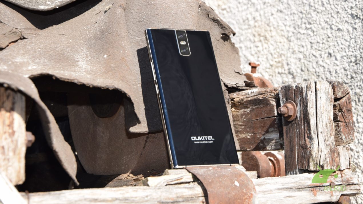 Le nostre impressioni su OUKITEL K3, l'elegante smartphone con quattro fotocamere