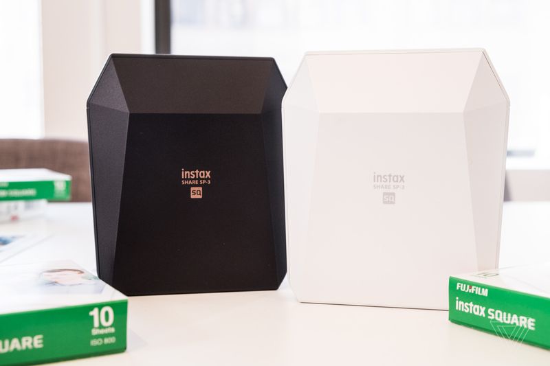 Fujifilm presenta Instax Share SP-3, una piccola stampante da utilizzare in mobilità