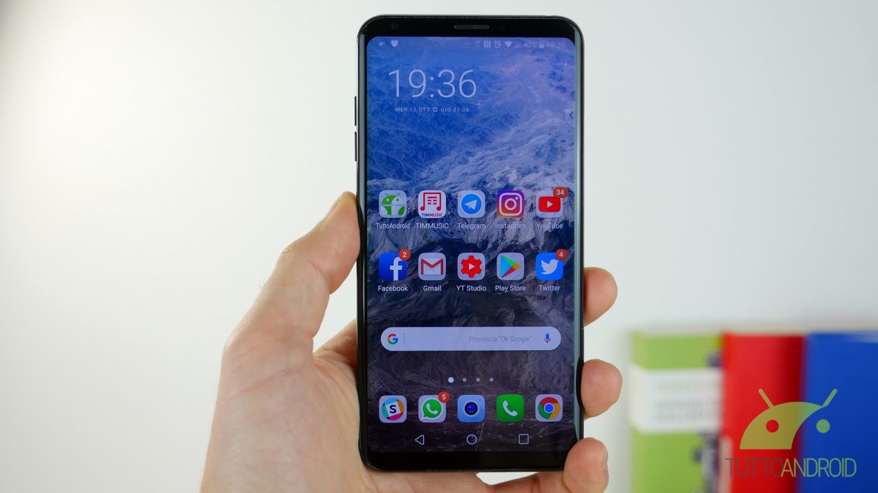 Drop test per LG V30: batte iPhone 8 e fa bottino pieno (video)