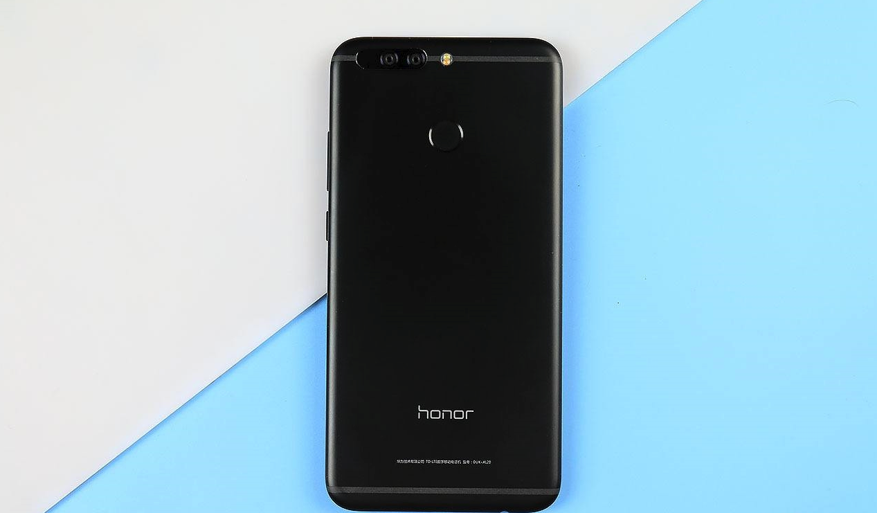 Honor inizia a pubblicizzare Honor V10 in Cina con vari manifesti
