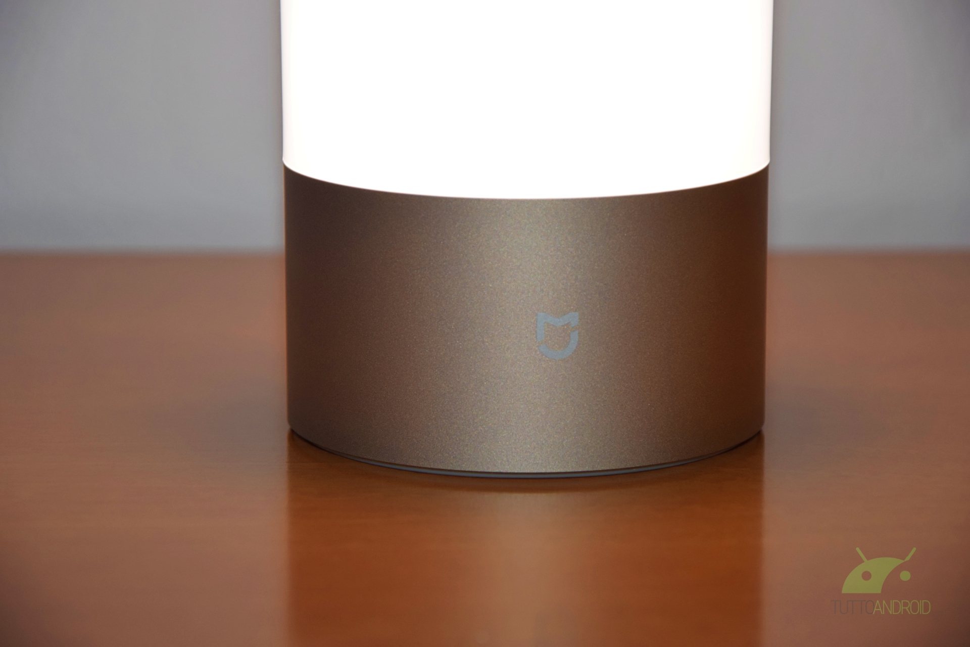 Xiaomi lancia la lampada Mijia smart per il campeggio che può fungere anche  da torcia 