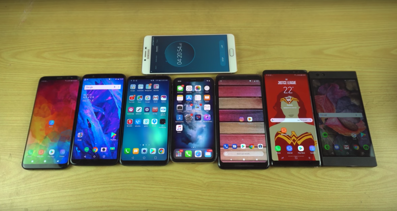 Top di gamma 2017 a confronto in un battery drain test video
