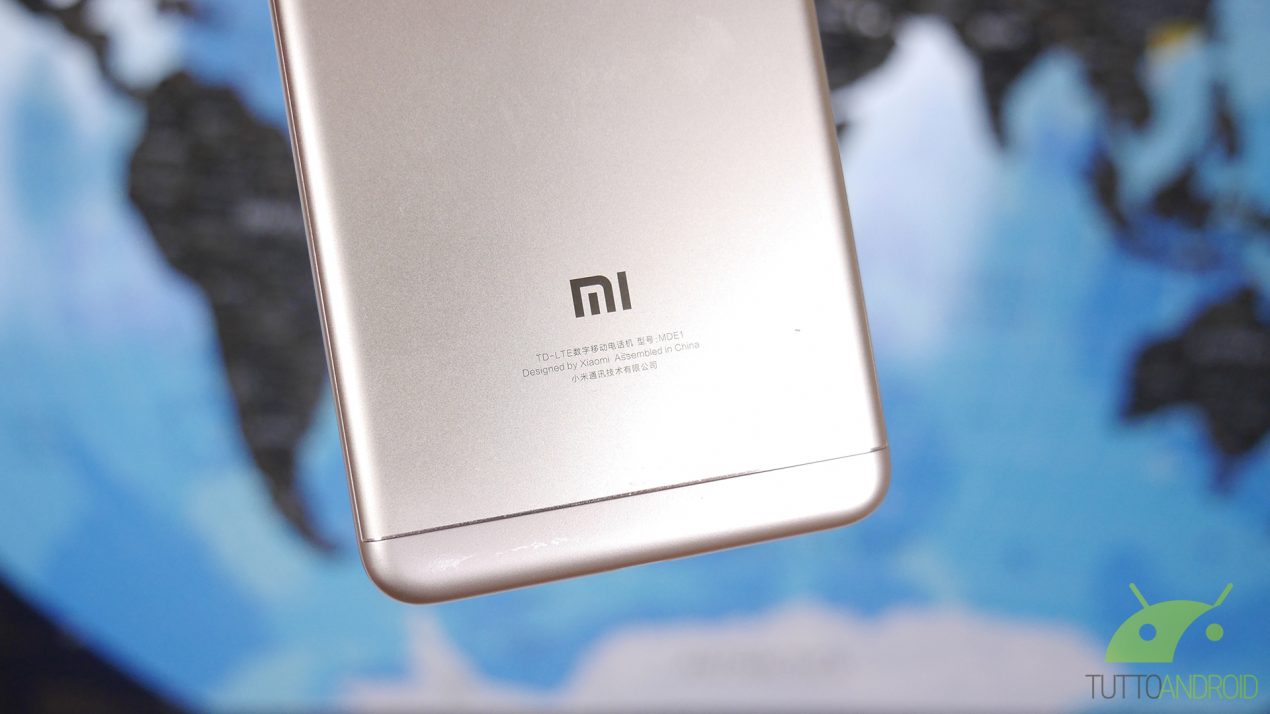 Una foto leaked del retro dello Xiaomi Mi 6X prospetta una dual cam posteriore stile iPhone X