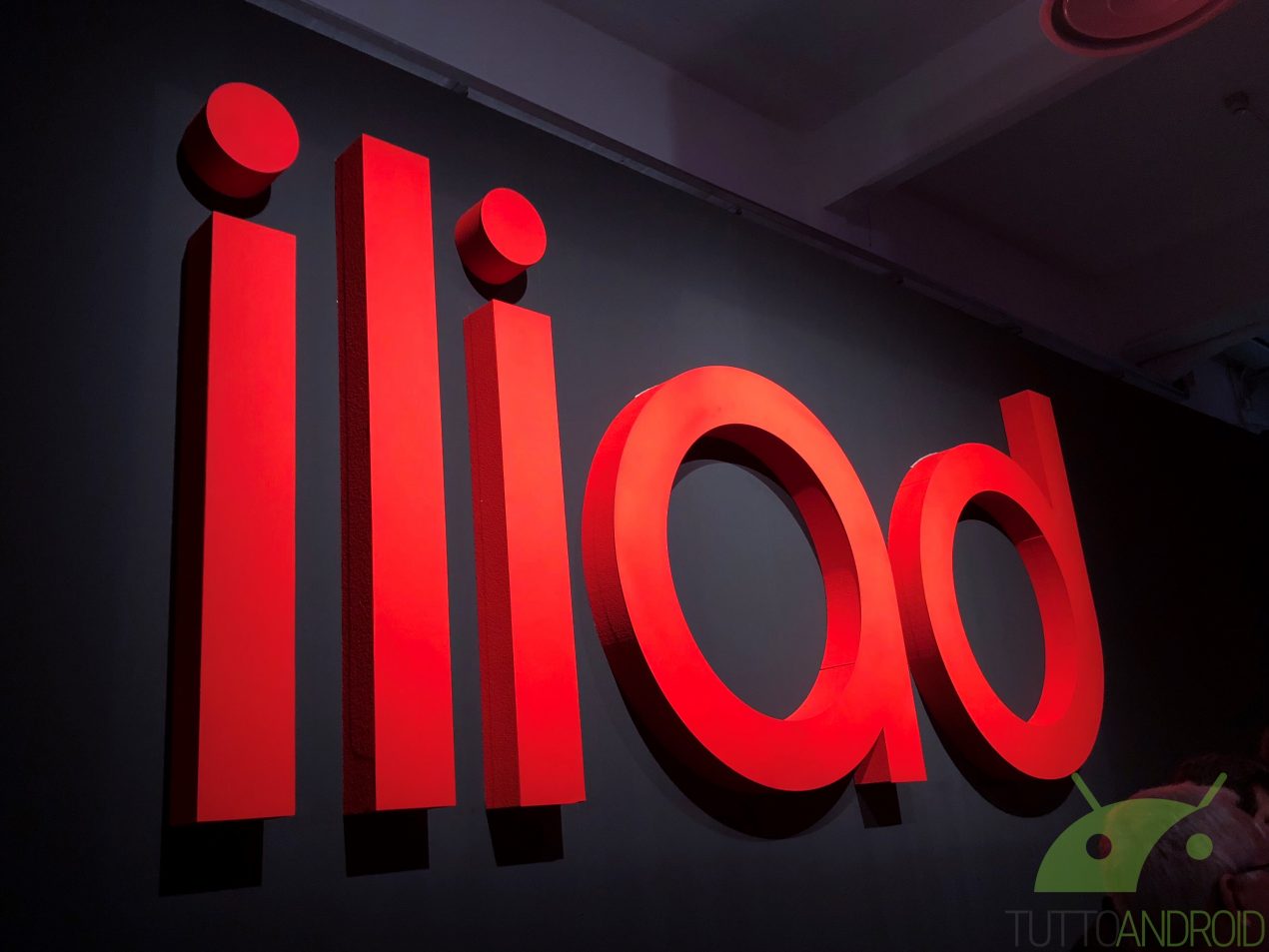 Iliad è arrivata in Italia: chiamate e SMS illimitati e 30 GB di Internet a 5,99 euro per sempre