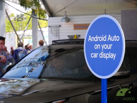 Android Auto è disponibile in più di 500 modelli - ma Apple CarPlay cresce più rapidamente