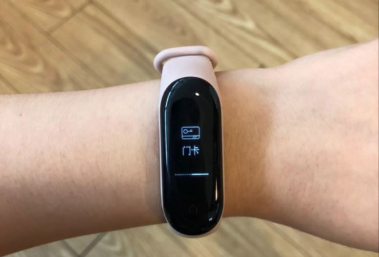 Разрядился mi band. Mi Smart Band 3 NFC. Mi Band 3 китайский. Mi Band 8 NFC. Mi Band 3 круглые.