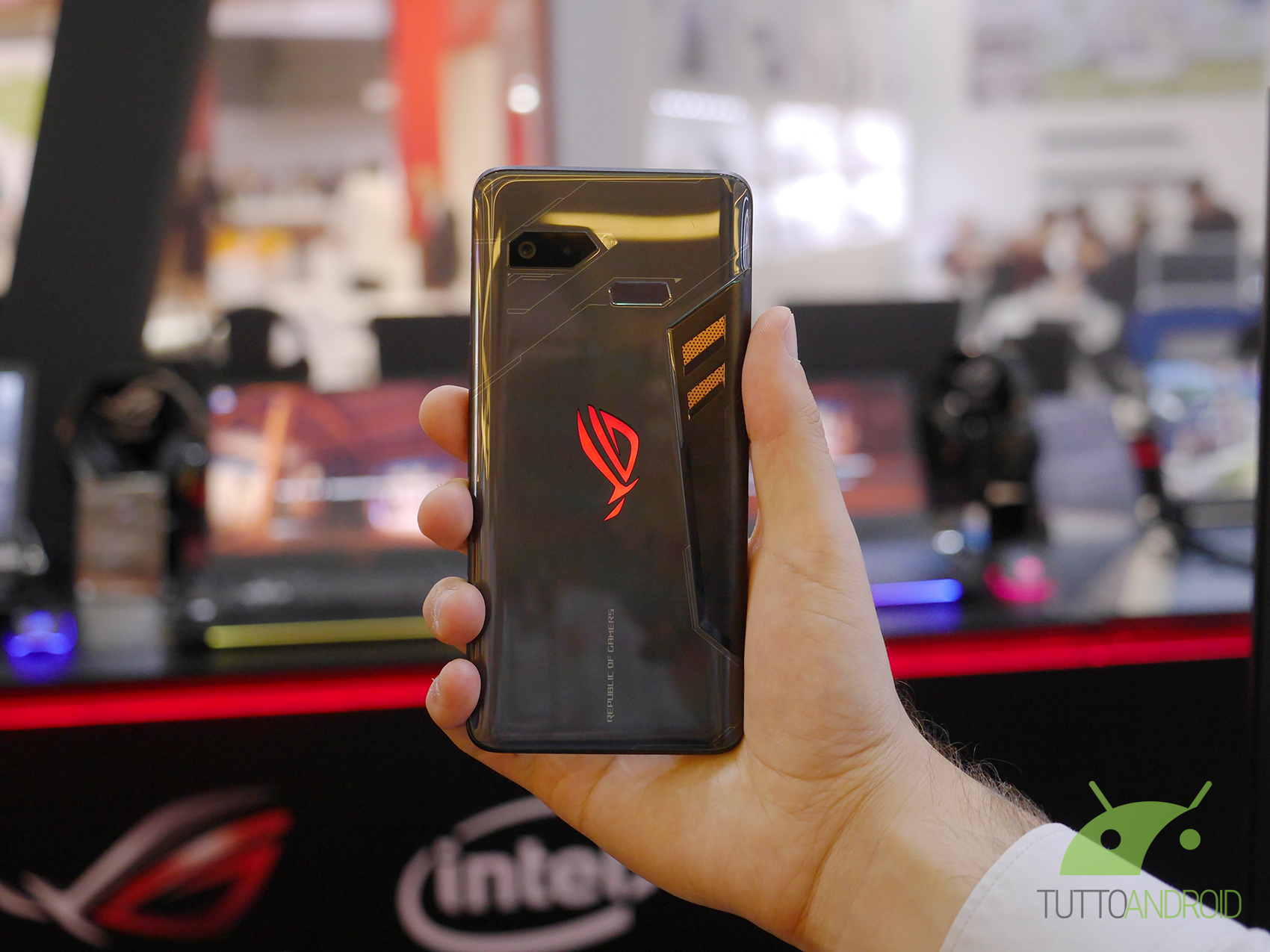 Asus ROG Phone ha personalità tra gli smartphone da gaming (video anteprima)