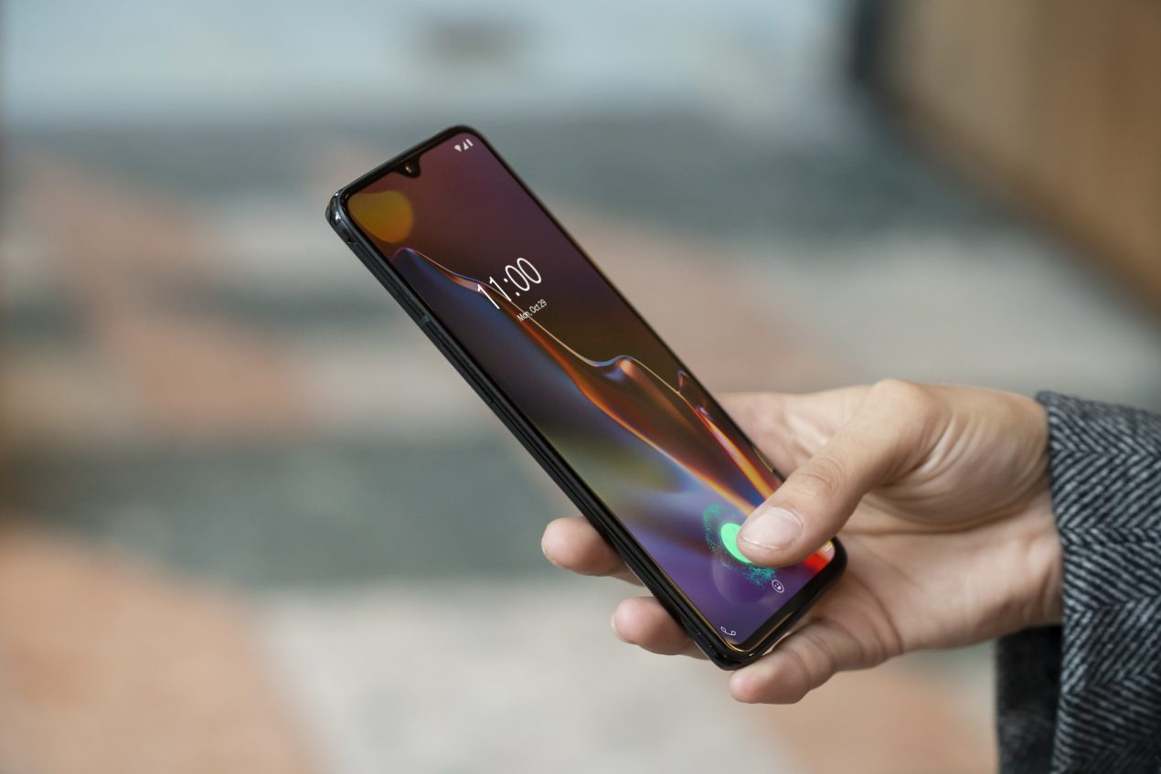 OnePlus 6T alza ancora l'asticella: lettore d'impronte sul display, 