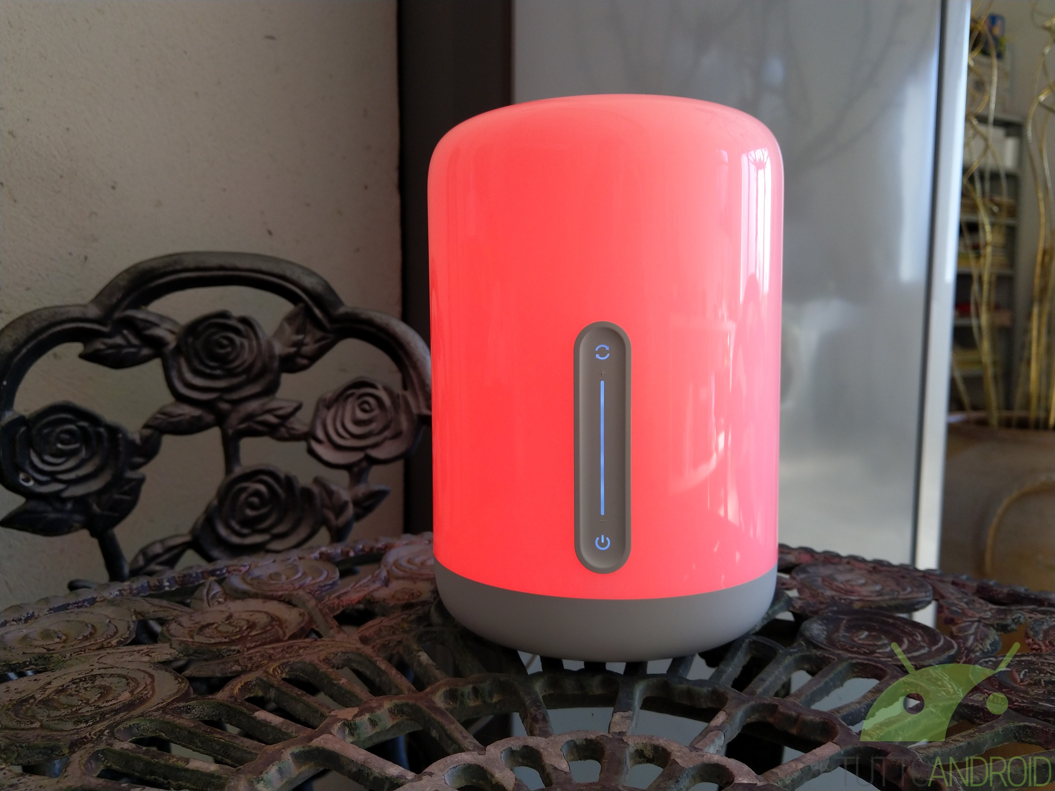 Xiaomi Mi Bedside Lamp 2 è fantastica: una lampada smart così è da avere