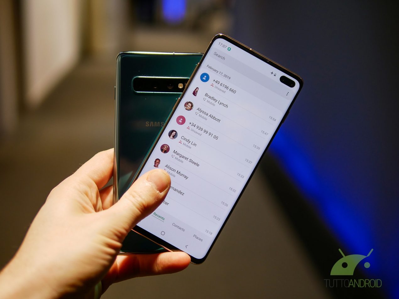 Samsung Galaxy S10 e S10 Plus dal vivo sono sexy! Eccoli nella nostra video anteprima