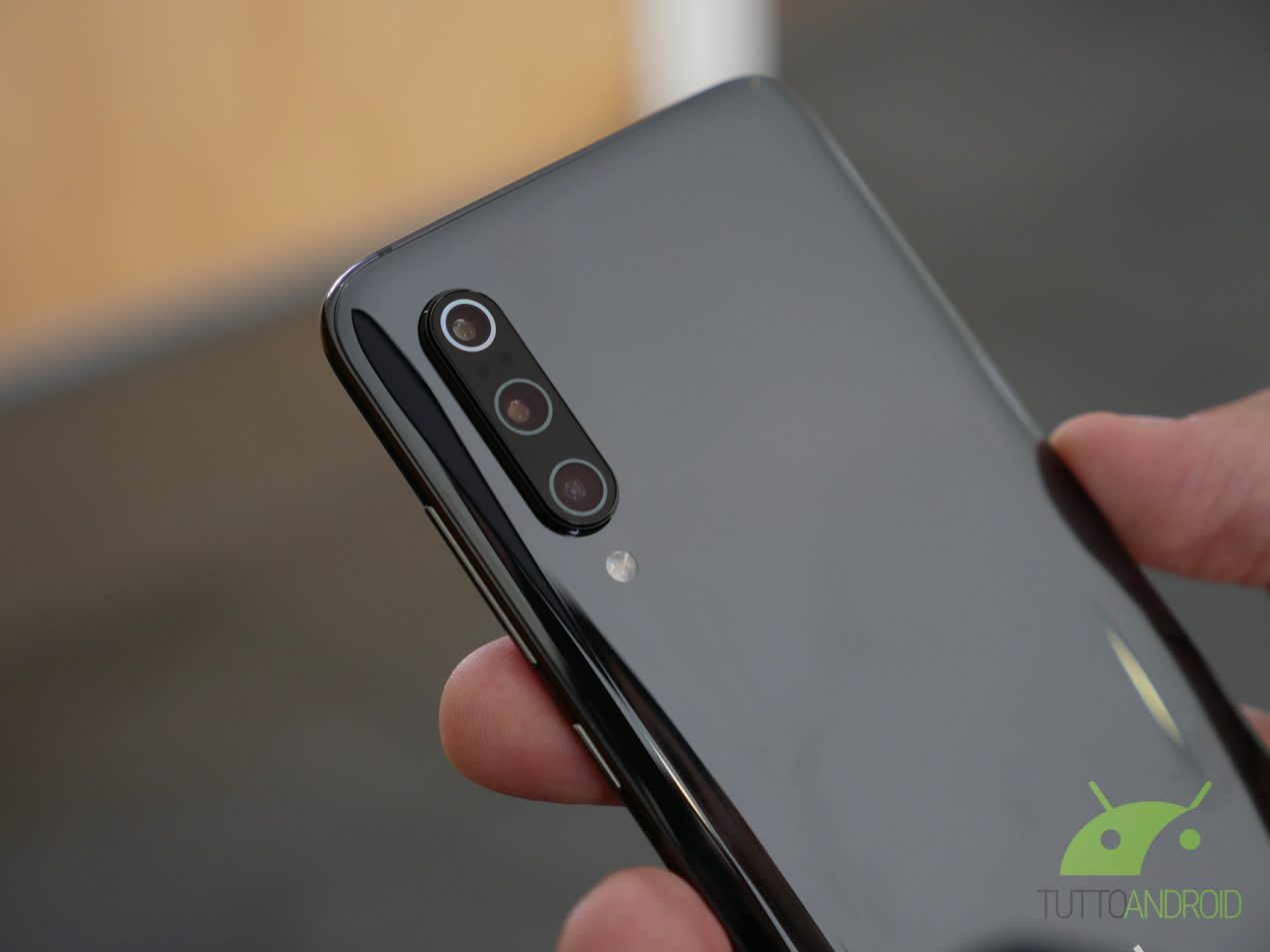 Xiaomi Mi 9 riceve un aggiornamento in Italia dal peso di 610 MB ricco di novità